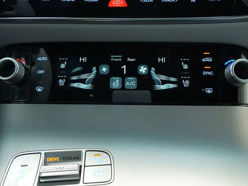 New 2026 Genesis GV70 2.5T Advanced image 39