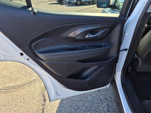 Used 2024 GMC Terrain SLT image 15