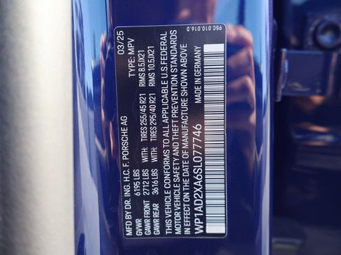 Certified 2025 Porsche Macan Electric RWD image 27