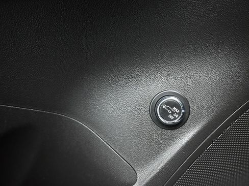 Used 2021 Buick Envision Essence AWD/4WD image 11