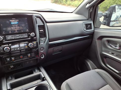 Used 2023 Nissan Titan SV w/ SV Convenience Package RWD image 4