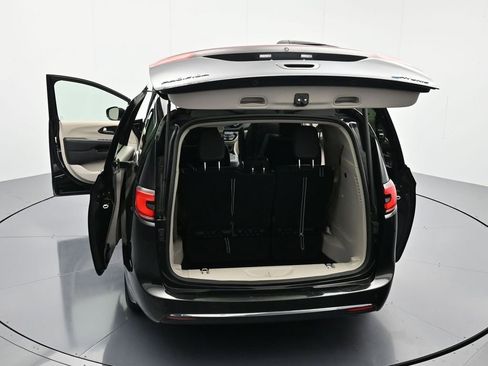 Used 2023 Chrysler Pacifica Limited image 48