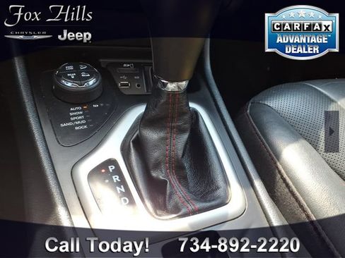 Used 2016 Jeep Cherokee Trailhawk w/ Comfort/Convenience Group AWD/4WD image 23