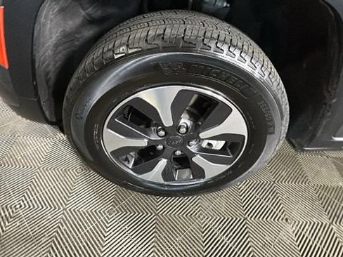 Used 2023 Jeep Grand Cherokee 4WD 4xe image 9
