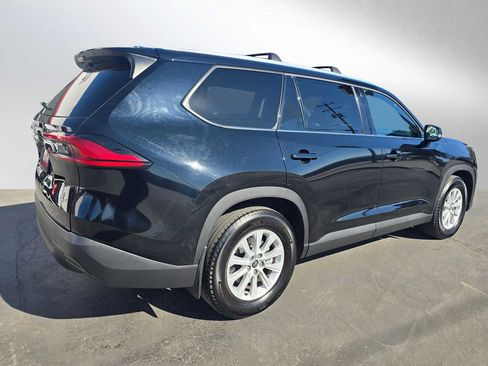 Used 2024 Toyota Grand Highlander XLE image 3