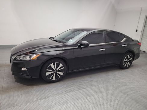 Used 2022 Nissan Altima 2.5 SV FWD image 2