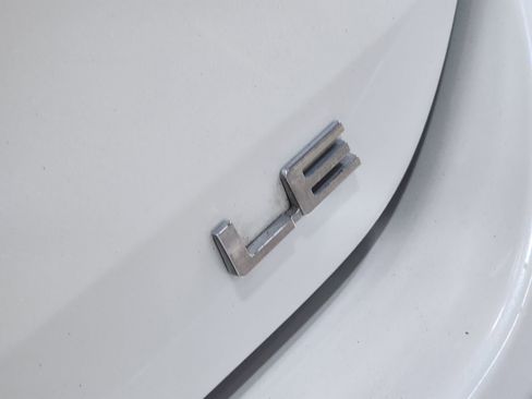 Used 2021 Toyota Highlander LE image 26