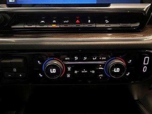 Used 2024 Chevrolet Silverado 1500 LT Trail Boss w/ Convenience Package II AWD/4WD image 24