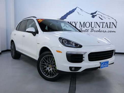 Used 2017 Porsche Cayenne S Platinum w/ Premium Package (PJW) AWD/4WD image 1