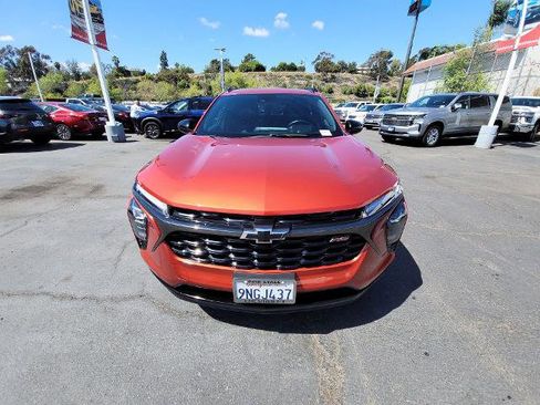 Used 2024 Chevrolet Trax RS w/ Driver Confidence Package FWD image 2