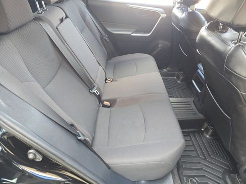 Used 2021 Toyota RAV4 LE image 28