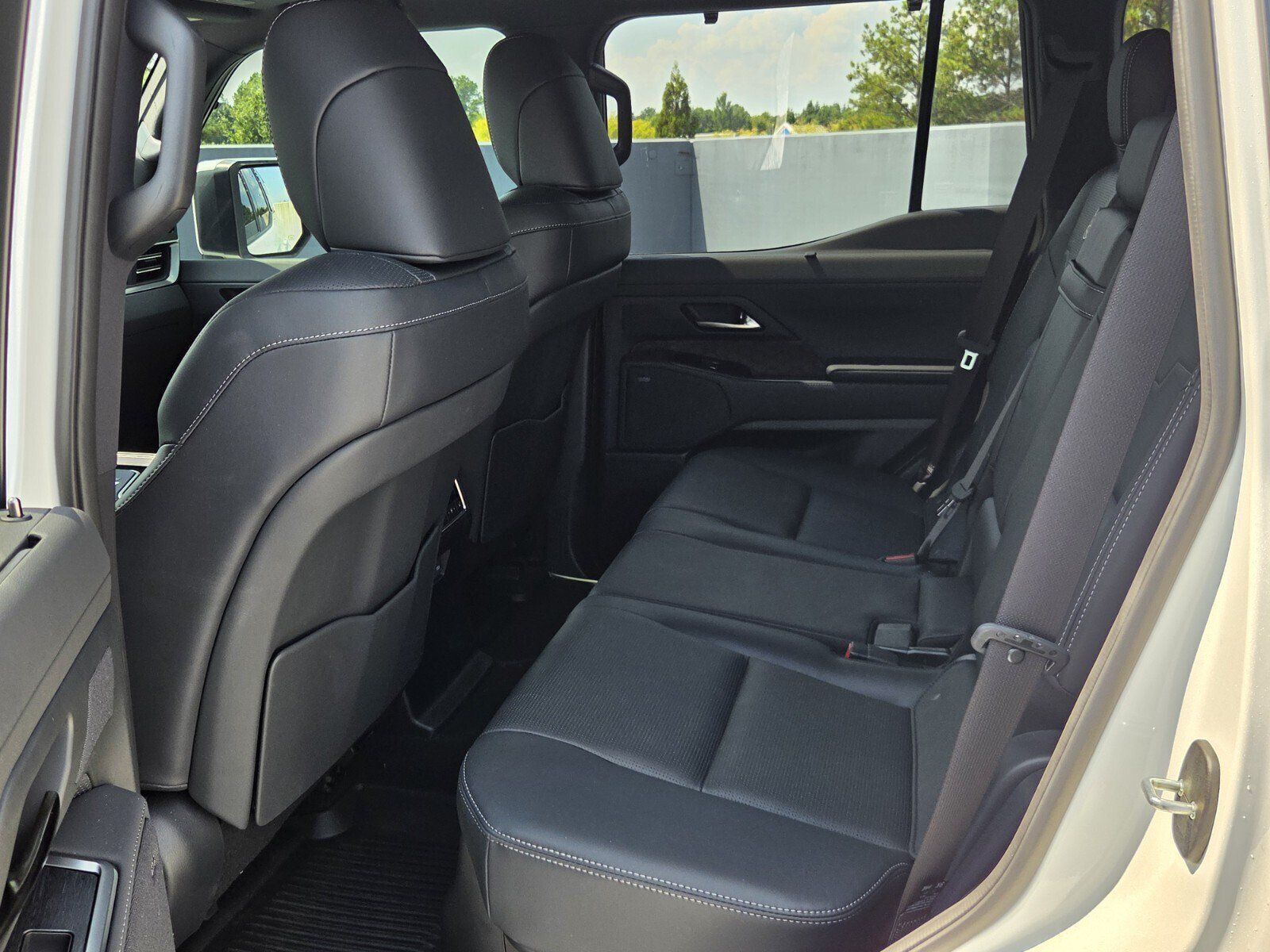 Certified 2025 Lexus GX 550 w/ Cold Area Package AWD/4WD image 14