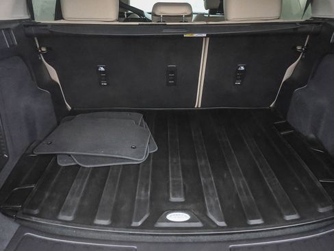 Used 2025 Land Rover Discovery Sport S image 35