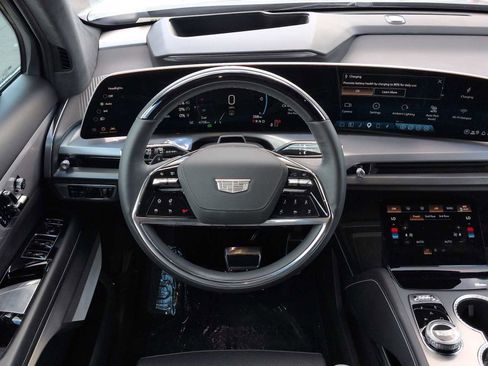 Used 2026 Cadillac Vistiq Platinum AWD/4WD image 14