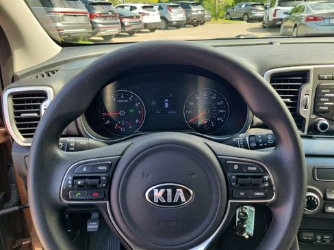 Used 2018 Kia Sportage LX FWD image 18