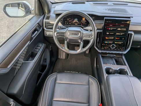 Used 2024 GMC Acadia Denali image 19