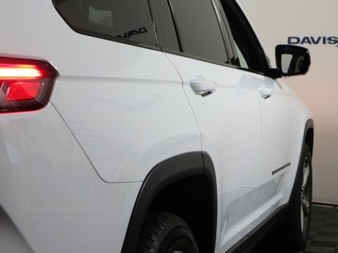 Certified 2021 Jeep Grand Cherokee L Limited w/ Luxury Tech Group II image 5