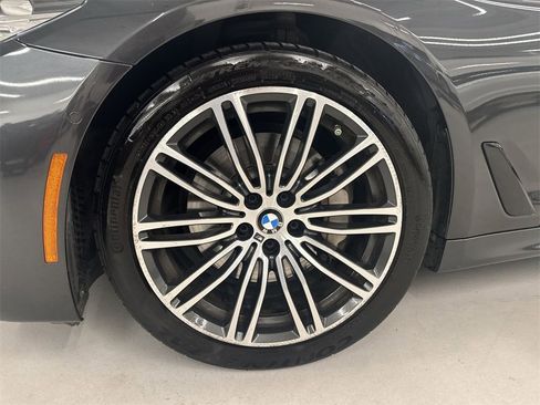 Used 2018 BMW 530i xDrive image 10