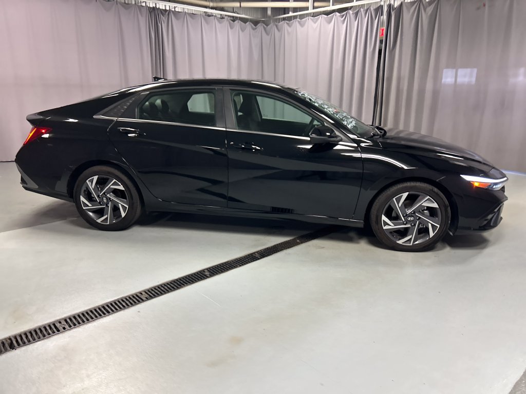 Used 2026 Hyundai Elantra Limited FWD image 8