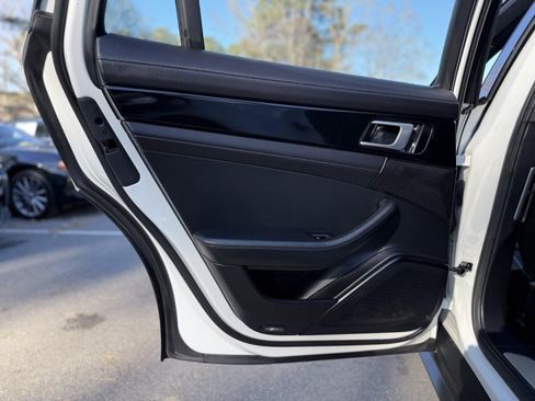 Used 2021 Porsche Panamera image 27