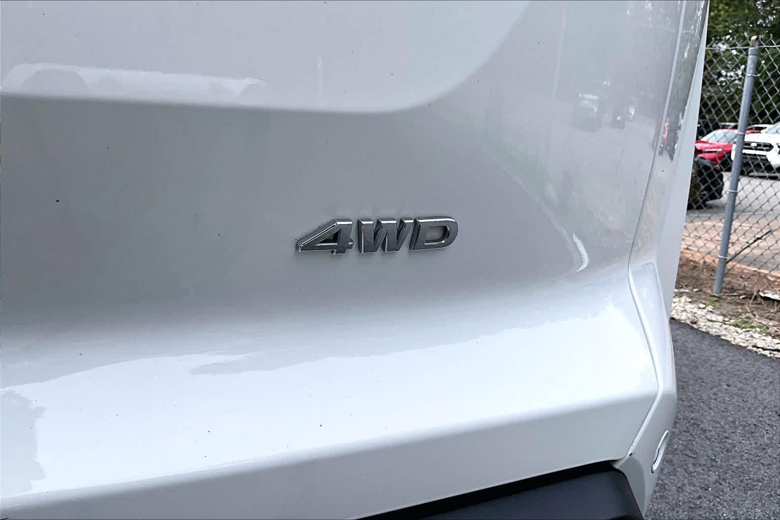 Used 2025 Nissan Pathfinder SV AWD/4WD image 10