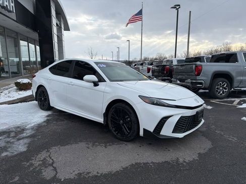 Used 2026 Toyota Camry SE image 7