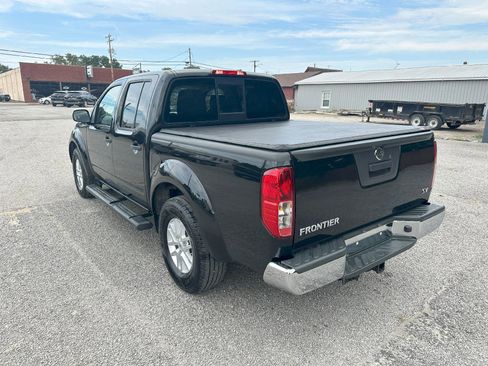 Used 2019 Nissan Frontier SV image 3