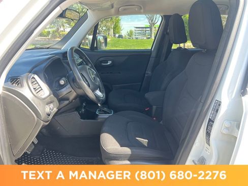 Used 2019 Jeep Renegade Latitude w/ Cold Weather Group AWD/4WD image 9