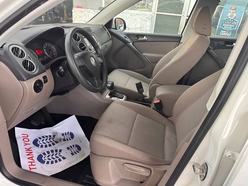 Used 2009 Volkswagen Tiguan S FWD image 9