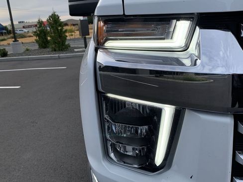 Used 2021 Chevrolet Silverado 3500 LTZ w/ LTZ Convenience Package image 9