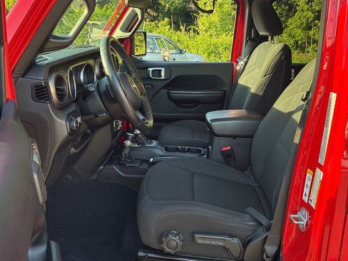 Used 2018 Jeep Wrangler Unlimited Sport S AWD/4WD image 4