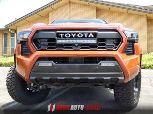 Used 2025 Toyota Tacoma TRD Sport w/ TRD Sport Premium Package AWD/4WD image 19