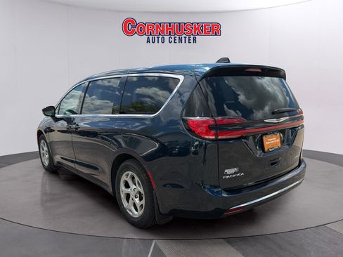Used 2024 Chrysler Pacifica Limited FWD image 5