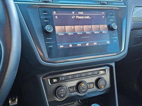 Used 2021 Volkswagen Tiguan SE R-Line image 14