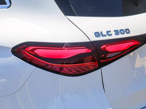 Certified 2026 Mercedes-Benz GLC 300 image 8