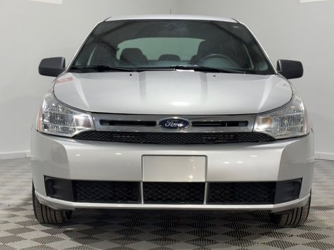 Used 2010 Ford Focus SE image 4