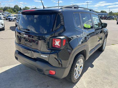 Used 2016 Jeep Renegade Latitude w/ Popular Equipment Group AWD/4WD image 5