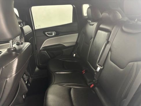 Used 2025 Jeep Compass Limited AWD/4WD image 12
