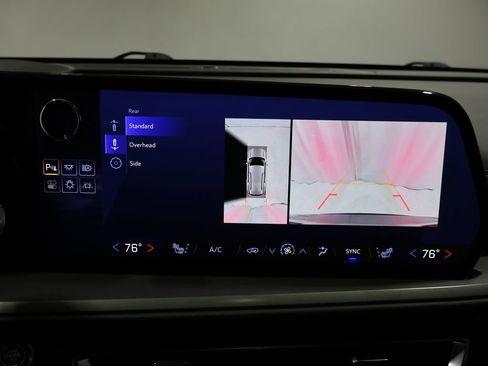 Used 2024 Chevrolet Traverse LT image 28