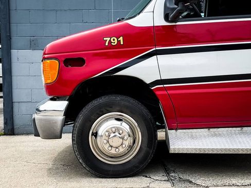 Used 2003 Ford E-450 and Econoline 450 RWD image 11