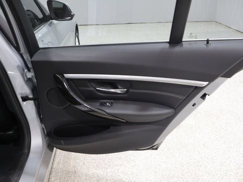 Used 2017 BMW 330i xDrive Sedan AWD/4WD image 21