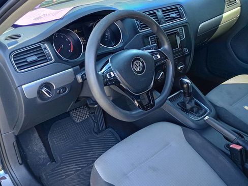 Used 2017 Volkswagen Jetta S w/ Jetta S Cold Weather Package FWD image 9