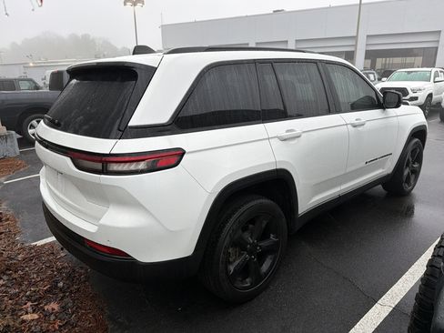 Used 2024 Jeep Grand Cherokee Altitude image 4