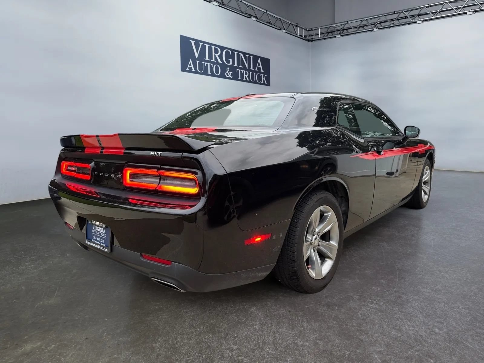 Used 2021 Dodge Challenger SXT RWD image 4