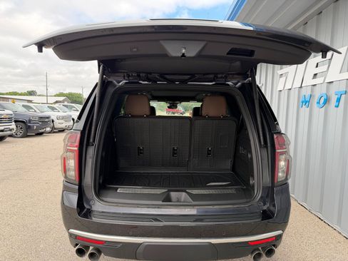 Used 2024 Chevrolet Tahoe High Country AWD/4WD image 8
