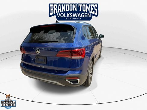 Used 2023 Volkswagen Taos SE w/ Panoramic Sunroof Package FWD image 8