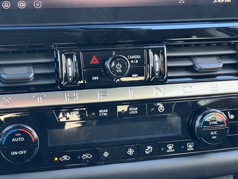 New 2026 Nissan Pathfinder SL image 4