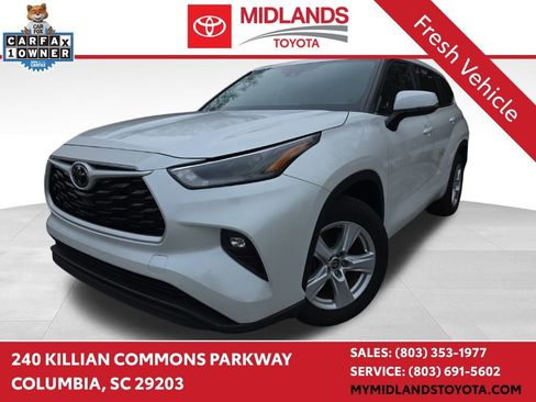 Used 2024 Toyota Highlander LE image 1