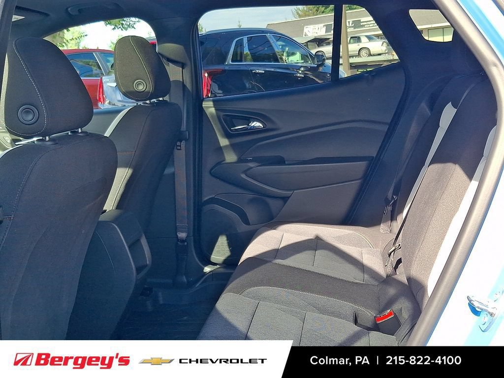 Certified 2024 Chevrolet Trax RS w/ Sunroof Package FWD image 12