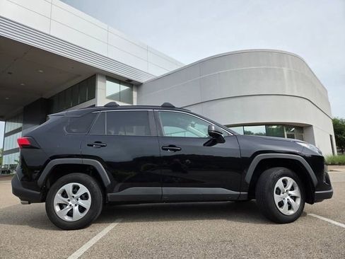 Used 2019 Toyota RAV4 LE FWD image 27